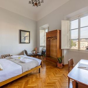 Camera con letto king size
